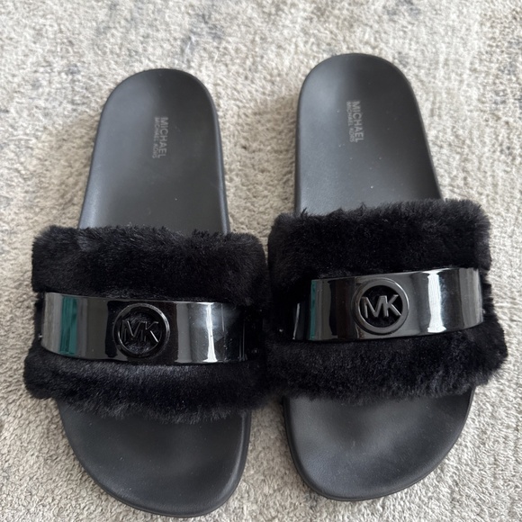 Michael Kors Jett Faux Fur Slide Sandals 10 - Picture 1 of 6